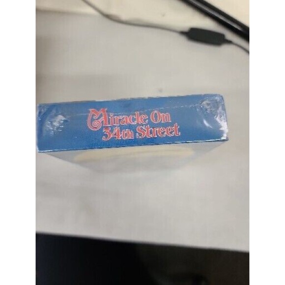 Original Factory Sealed  MIRACLE On  34TH Street VHS 1947 Christmas Movie Mint! - Picture 5 of 6